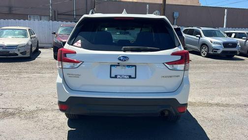 Crystal White Pearl 2022 Subaru Forester Premium