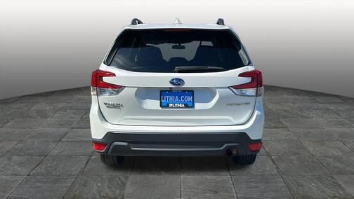 Crystal White Pearl 2022 Subaru Forester Premium