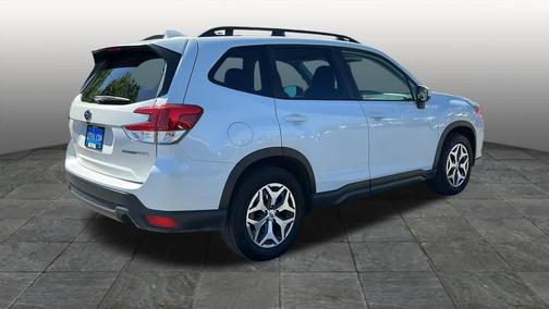 Crystal White Pearl 2022 Subaru Forester Premium