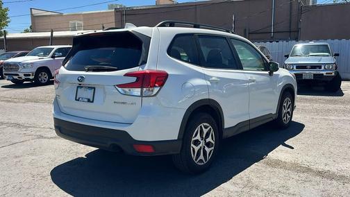 Crystal White Pearl 2022 Subaru Forester Premium