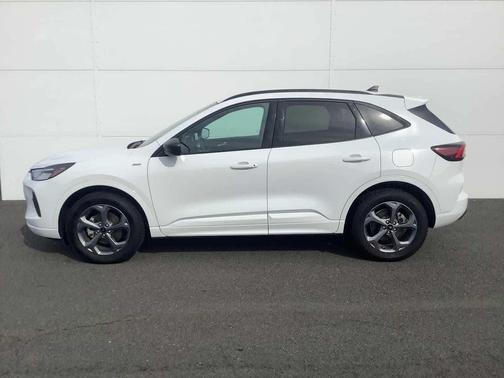 OXFORD WHITE 2023 Ford Escape ST-Line