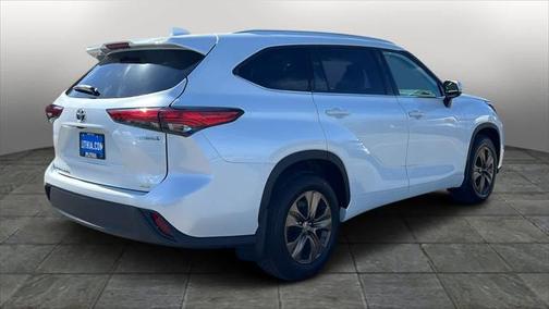 2022 Toyota Highlander Hybrid XLE