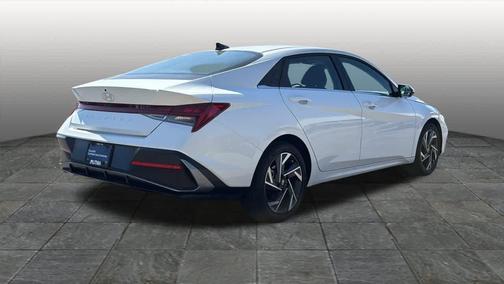 2025 Hyundai ELANTRA SEL