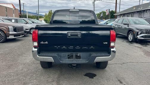 Midnight Black Metallic 2019 Toyota Tacoma SR5