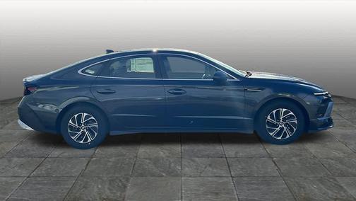 2026 Hyundai SONATA Hybrid Base