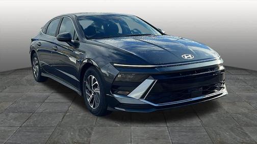 2026 Hyundai SONATA Hybrid Base