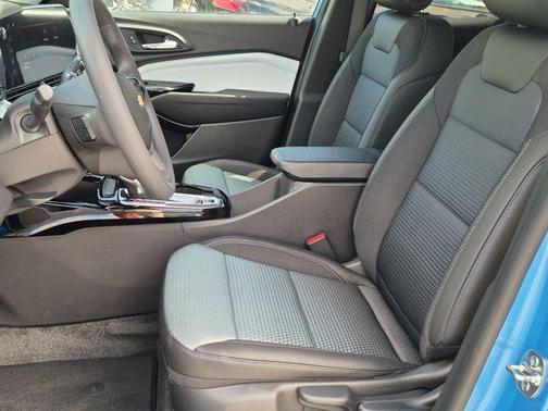 Marina Blue Metallic 2026 Chevrolet Trax LT