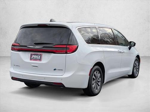 2024 Chrysler Pacifica Hybrid Select