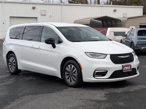 2024 Chrysler Pacifica Hybrid Select