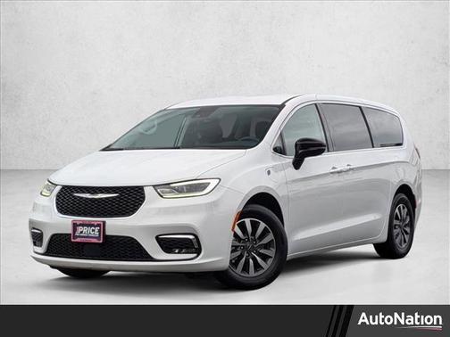 2024 Chrysler Pacifica Hybrid Select