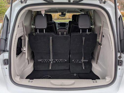 2024 Chrysler Pacifica Hybrid Select