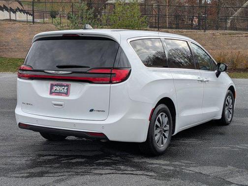 2024 Chrysler Pacifica Hybrid Select