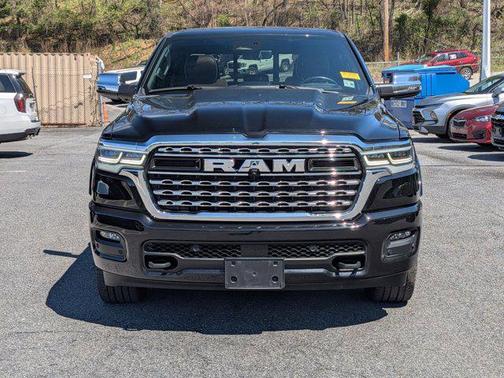 Diamond Black Crystal Pearlcoat 2025 RAM 1500 Limited