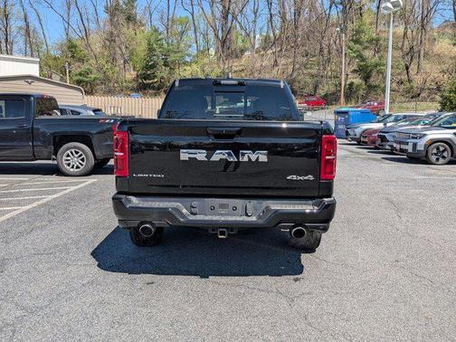 Diamond Black Crystal Pearlcoat 2025 RAM 1500 Limited