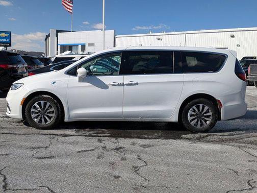2022 Chrysler Pacifica Hybrid Touring L