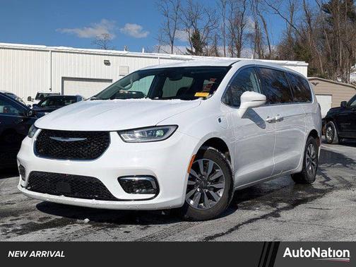 2022 Chrysler Pacifica Hybrid Touring L