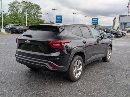 Mosaic Black Metallic 2024 Chevrolet Trax LS