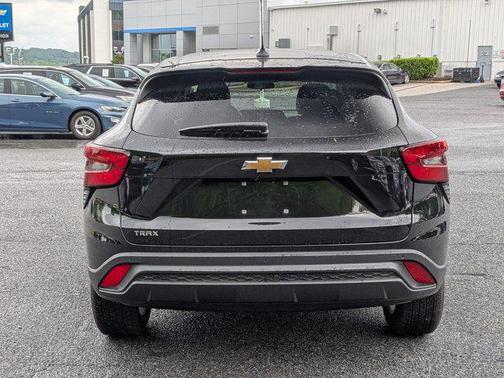 Mosaic Black Metallic 2024 Chevrolet Trax LS