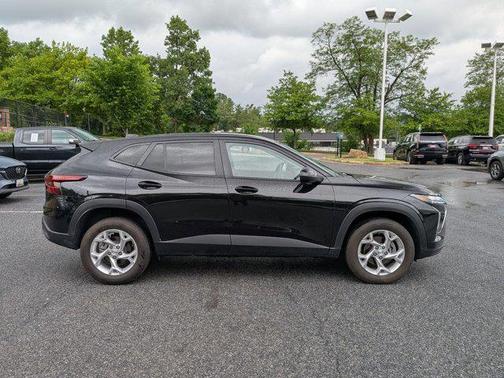 Mosaic Black Metallic 2024 Chevrolet Trax LS