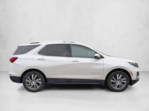 Iridescent Pearl Tricoat 2022 Chevrolet Equinox Premier w/1LZ