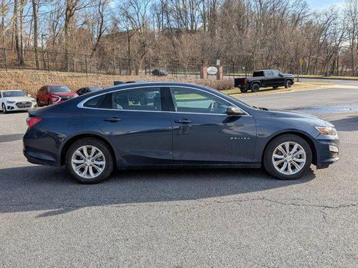 2022 Chevrolet Malibu FWD LT
