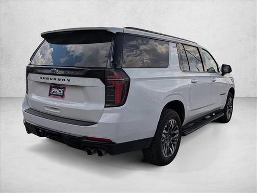 Iridescent Pearl Tricoat 2025 Chevrolet Suburban 4WD Z71