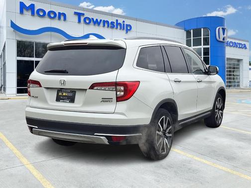 2022 Honda Pilot Touring 8-Passenger