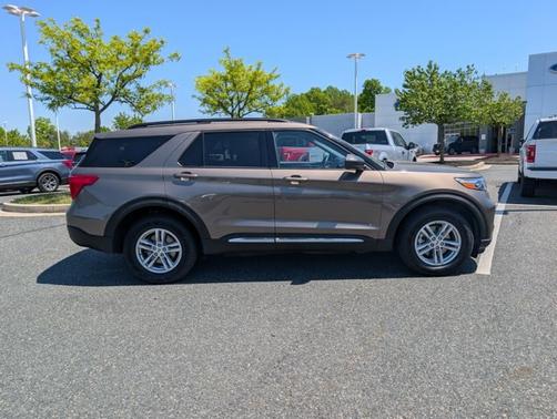 STONE GRAY METALLIC 2021 Ford Explorer XLT