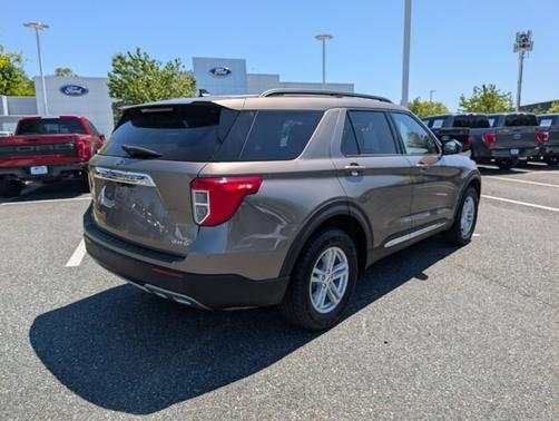 STONE GRAY METALLIC 2021 Ford Explorer XLT