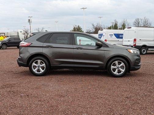 Photo 3 of 26 of 2020 Ford Edge SE