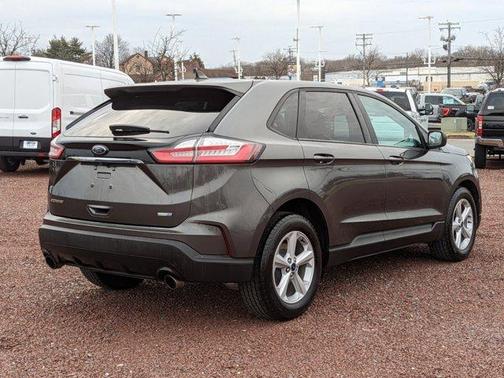 Photo 4 of 26 of 2020 Ford Edge SE