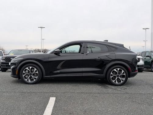 2024 Ford Mustang Mach-E SELECT