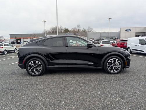 2024 Ford Mustang Mach-E SELECT