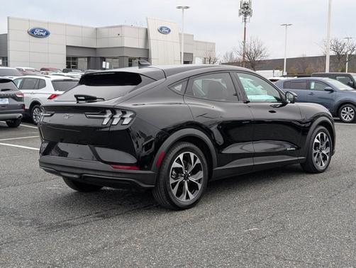 2024 Ford Mustang Mach-E SELECT