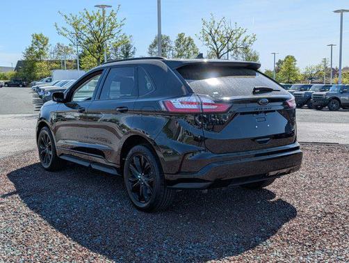2022 Ford Edge SE