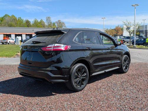 2022 Ford Edge SE