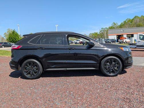 2022 Ford Edge SE