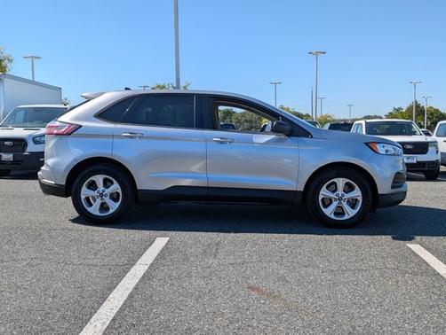 2020 Ford Edge SE