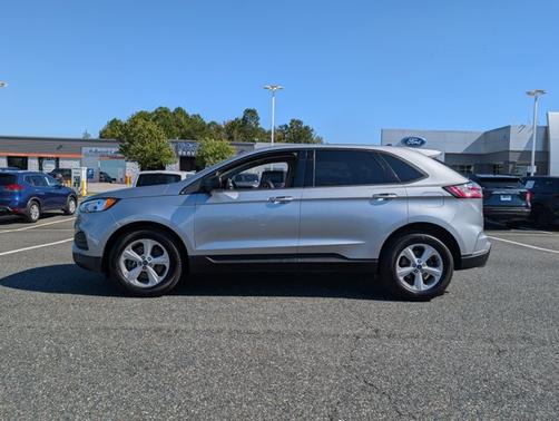 2020 Ford Edge SE