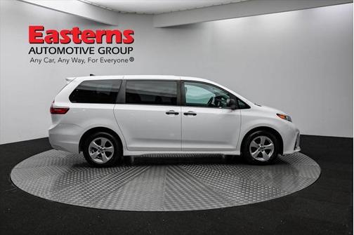 2020 Toyota Sienna SE