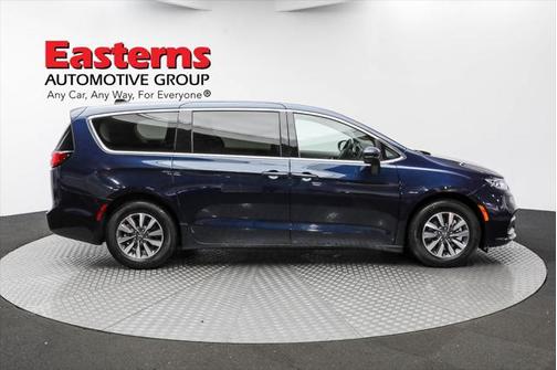 2023 Chrysler Pacifica Hybrid Touring L