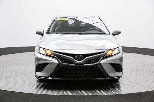 Photo 2 of 60 of 2020 Toyota Camry SE