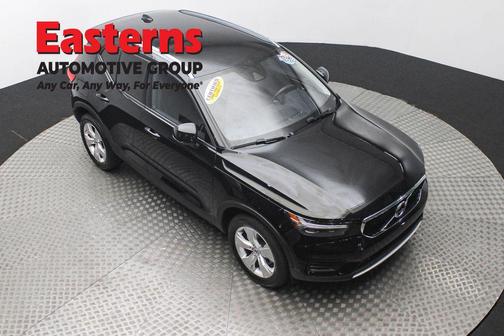 2022 Volvo XC40 T4 Momentum