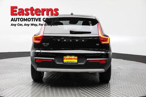 2022 Volvo XC40 T4 Momentum