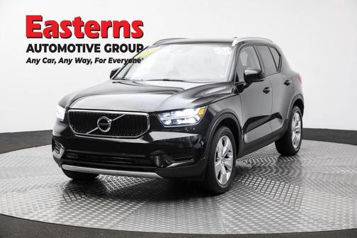 2022 Volvo XC40 T4 Momentum