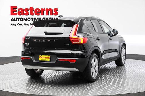 2022 Volvo XC40 T4 Momentum