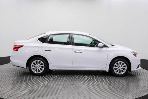 Photo 4 of 60 of 2019 Nissan Sentra SV