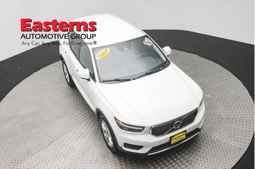 2020 Volvo XC40 T5 Momentum