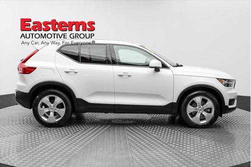 2020 Volvo XC40 T5 Momentum