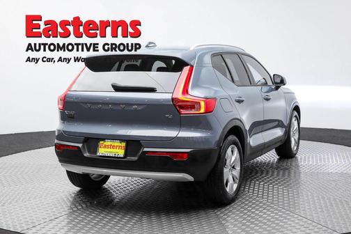 2021 Volvo XC40 T4 Momentum